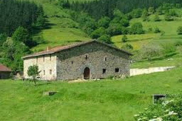 Nuestros caseríos. Nos maisons de champagne basques.
